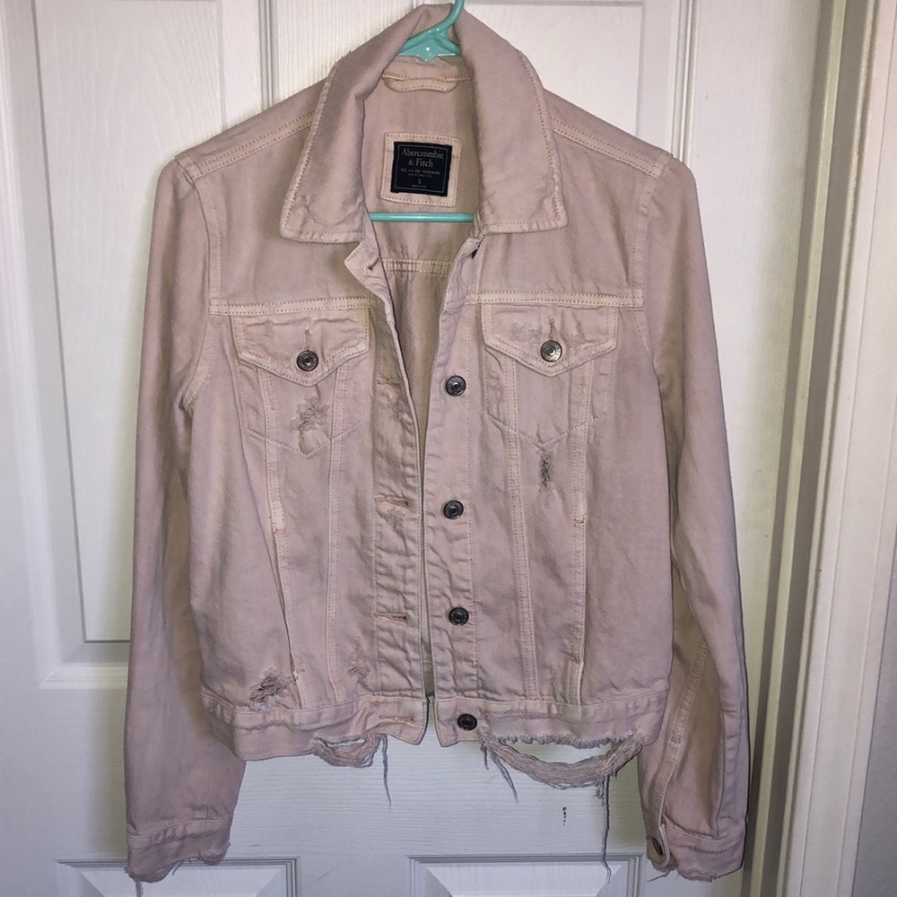 Light pink denim jacket. Size S